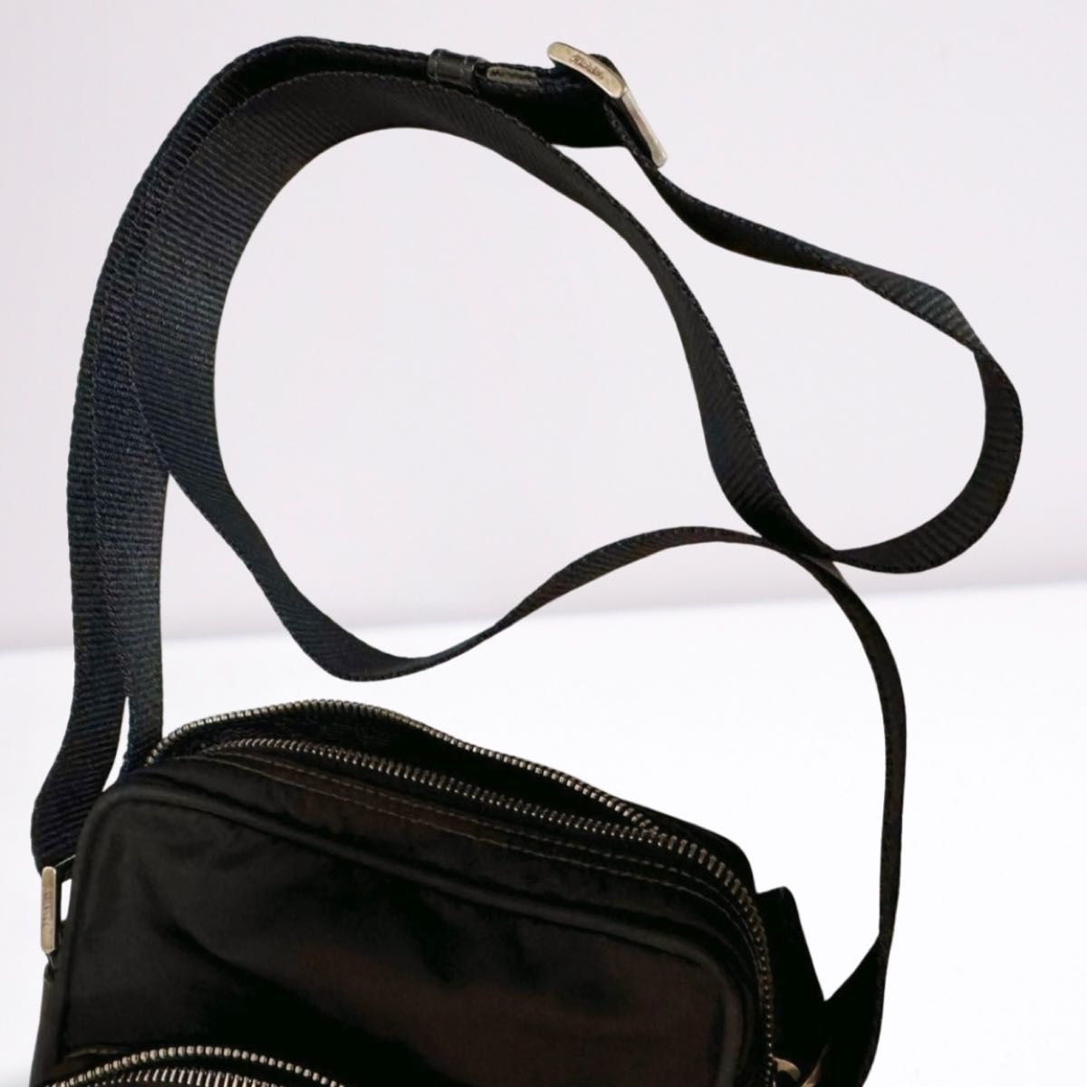 PRADA プラダ カメラバッグ ショルダーバッグ アマゾン型 肩掛け PRADA プラダ カメラバッグ ショルダーバッグ アマゾン型 肩掛け