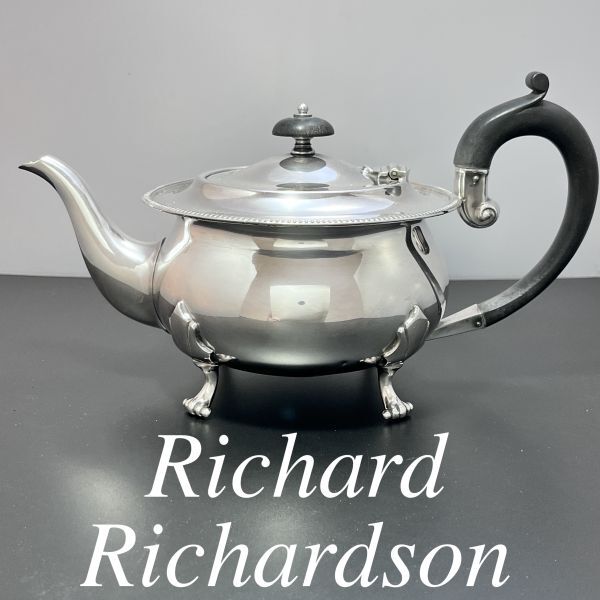 Richard Richardson ビクトリアンのシルバーティーポット Richard Richardson】 ビクトリアンのティーポット【シルバー