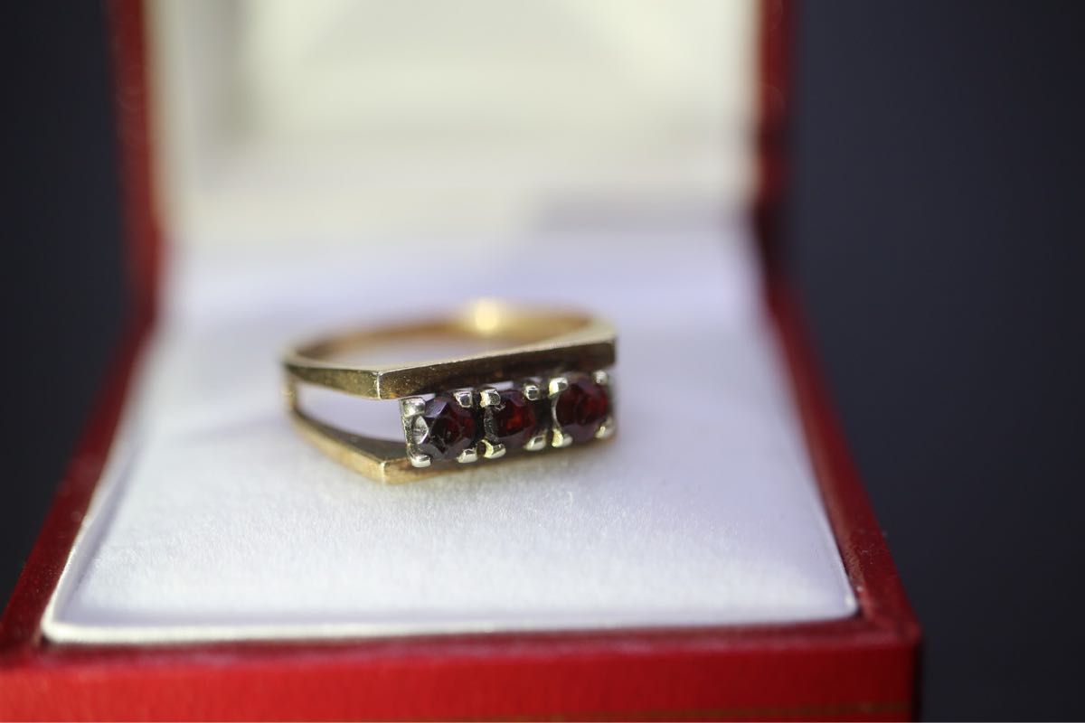 ビンテージ 英国 イギリス 天然 ガーネット ゴールド 9CT 指輪 ビンテージ 英国 イギリス 天然 ガーネット ゴールド 9CT 指輪