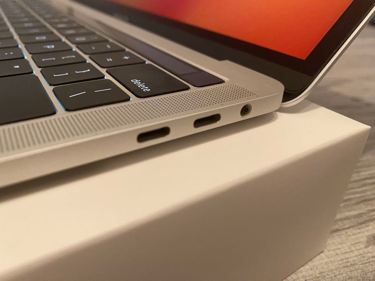 MacBook Pro (13-inch 2018 256GB 16GB US)|Yahoo!フリマ(旧 MacBook Pro (13-inch 2018 256GB 16GB US)|Yahoo!フリマ(旧