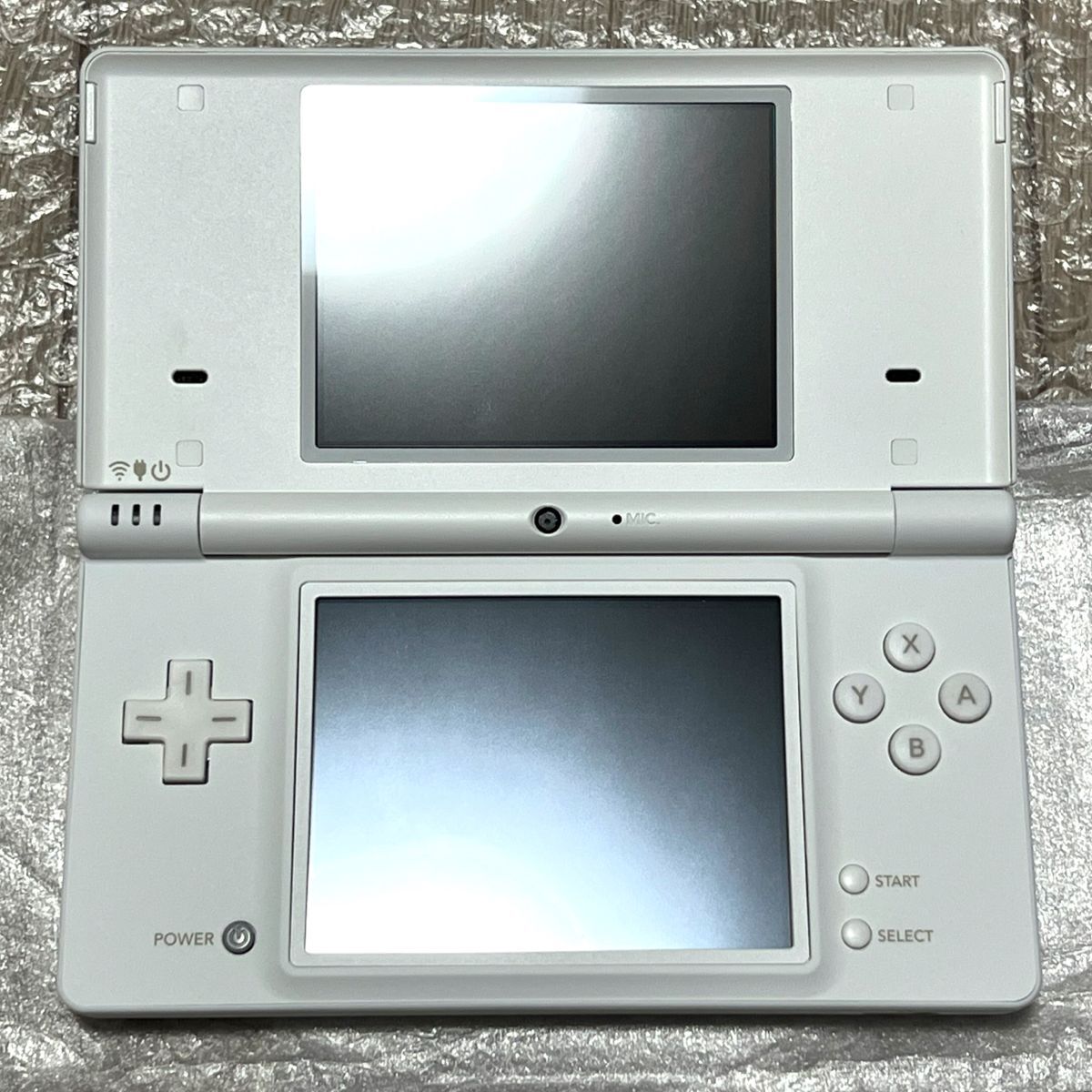 本体新品未使用〉 NDS ニンテンドーDSi 本体 レシラム・ゼクロム 本体新品未使用〉 NDS ニンテンドーDSi 本体 レシラム・ゼクロム