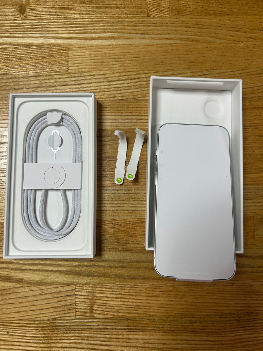 Apple iPhone16e ホワイト128GB 本体(箱付き新品) iPhone16e SIM Apple iPhone16e ホワイト128GB 本体(箱付き新品) iPhone16e SIM