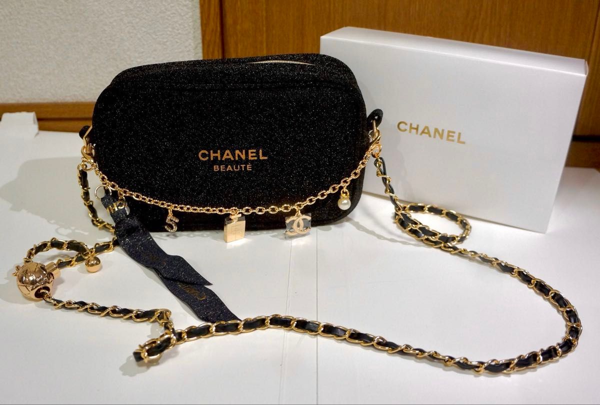 【高価値】 限定ポーチ 2020年 CHANEL 新品未使用品 チャーム付き 箱付き バッグ