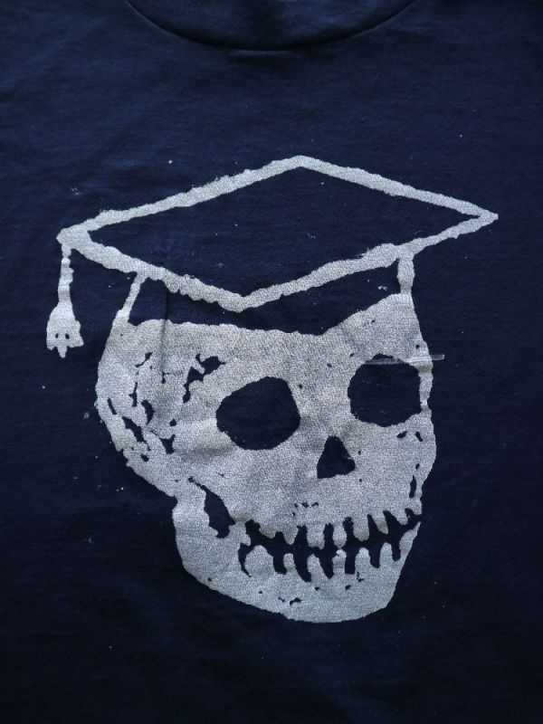 1970s ” Skull Graduation Hat ” ビンテージ カレッジ プリント Ｔシャツ 紺 US- S // スカル アンド ボーンズ 秘密結社 フリーメイソン_画像2
