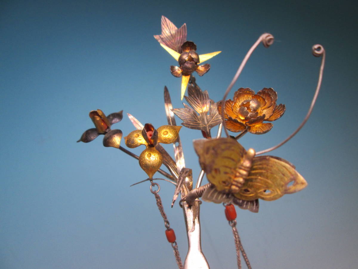 【江月】アンティーク・大振り銀製 本珊瑚玉飾り蝶と花びらびらかんざし