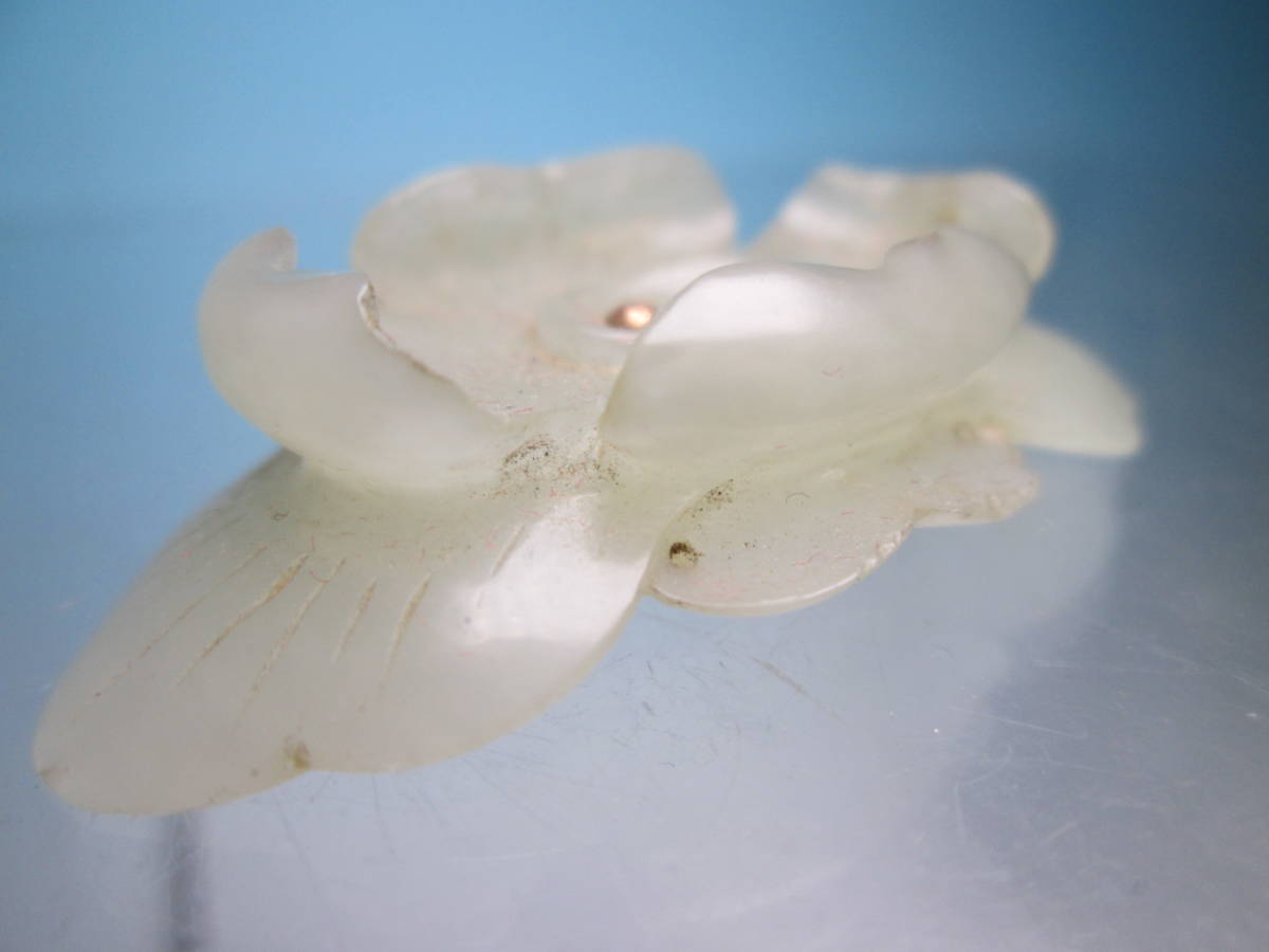 アンティーク・K18 白砡の花彫刻の帯留め 10,36g 和装小物 | ssj-h.com