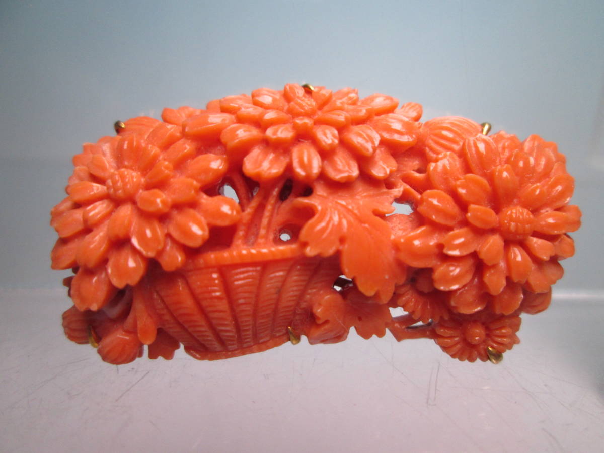 江月 【SALE／99%OFF】 アンティーク 人気特価 K18 14g 本珊瑚花籠に菊花彫刻の帯留め