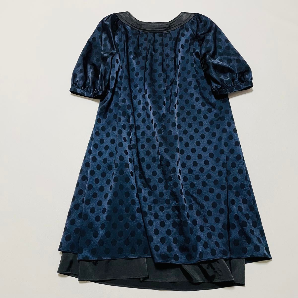 135 ゆったり 美品 UNTITLED ワンピース ドット 光沢 ネイビー M 135 ゆったり 美品 UNTITLED ワンピース ドット 光沢 ネイビー M
