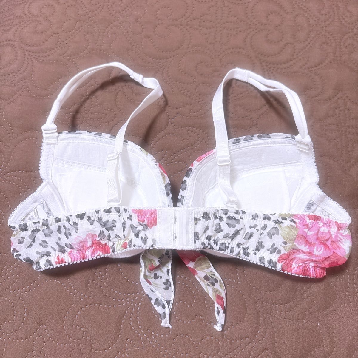 ヒョウ柄×大きめ花柄 真ん中リボン ブラジャー B70 ギャル y2k ヒョウ柄×大きめ花柄 真ん中リボン ブラジャー B70 ギャル y2k