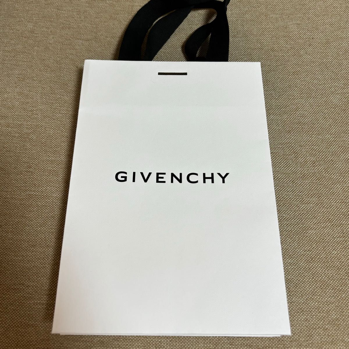 GIVENCHYジバンシィブランド紙袋ショッパー白ギフトプレゼント GIVENCHYジバンシィブランド紙袋ショッパー白ギフトプレゼント