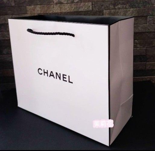 2025年母の日限定】CHANEL シャネル チャーム付きギフトボックス 2025年母の日限定】CHANEL シャネル チャーム付きギフトボックス