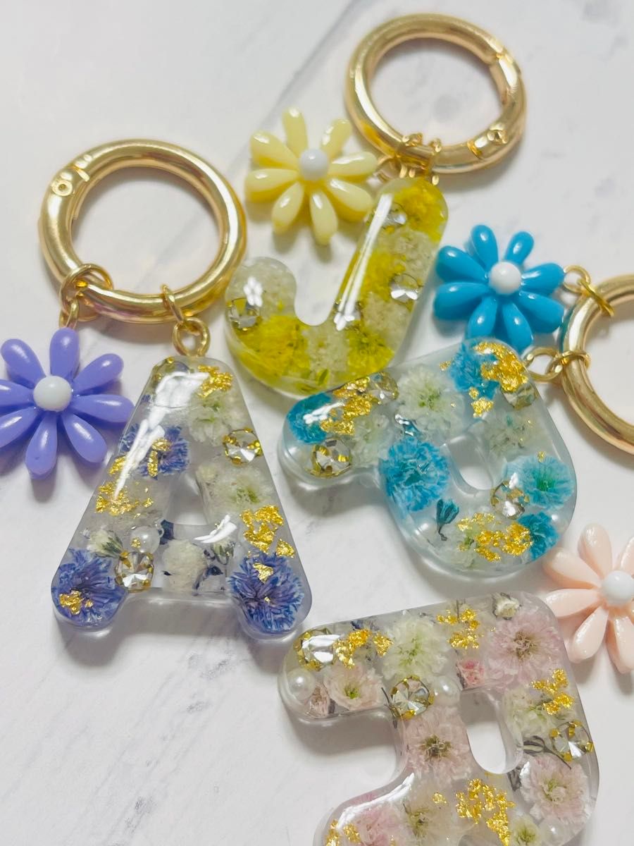 FL01 イニシャル キーホルダー レジン ハンドメイド チャーム FL01 イニシャル キーホルダー レジン ハンドメイド チャーム