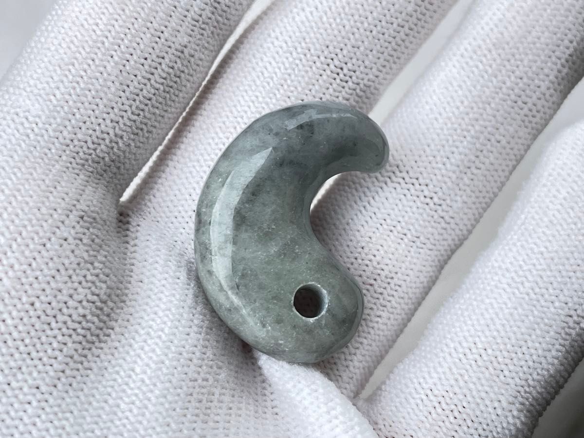 約30mm 翡翠 天然石 ヒスイ 本翡翠 天然翡翠 勾玉 お守り 天然石 約30mm 翡翠 天然石 ヒスイ 本翡翠 天然翡翠 勾玉 お守り 天然石