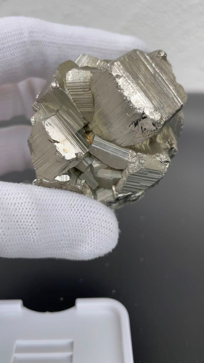 パイライト 黄鉄鉱 原石 硫化鉱物 鉱物標本重さ259g 長さ約65mm P2