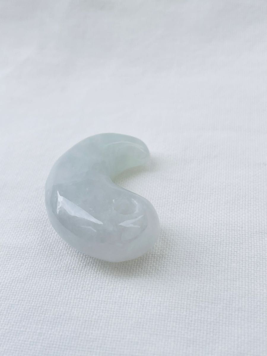 約28mm 翡翠 天然石 ヒスイ ラベンダー翡翠 天然翡翠 勾玉 約28mm 翡翠 天然石 ヒスイ ラベンダー翡翠 天然翡翠 勾玉