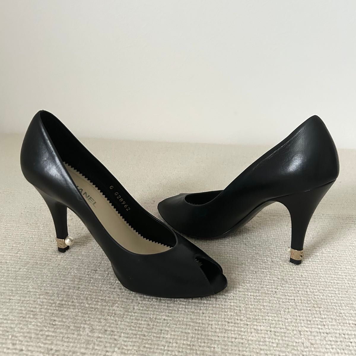 CHANEL シャネル パンプス オープントゥ ココマーク 黒 23 5cm CHANEL シャネル パンプス オープントゥ ココマーク 黒 23 5cm