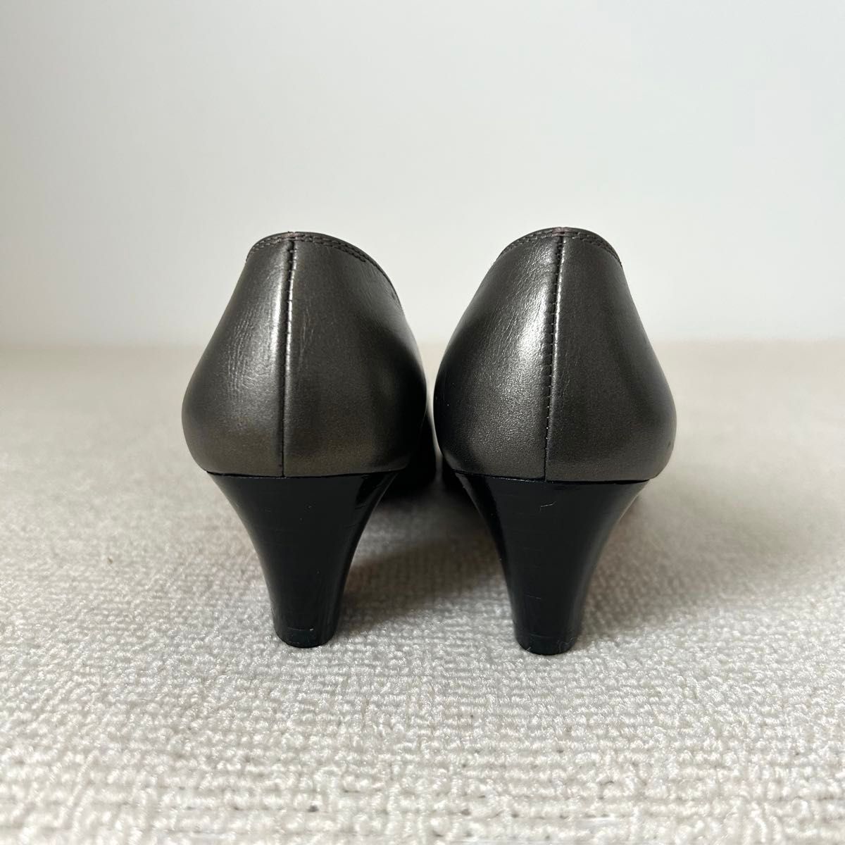 美品 Ferragamo フェラガモ パンプス ロゴ ローヒール 23cm 美品 Ferragamo フェラガモ パンプス ロゴ ローヒール 23cm