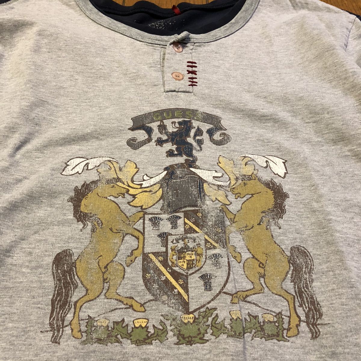 Paypayフリマ Lサイズ Guess ゲス 古着長袖tシャツ ロンt ヘンリーネック韓国製 グレー ネイビー Paypayフリマ Lサイズ Guess ゲス 古着長袖tシャツ ロンt ヘンリーネック韓国製 グレー ネイビー