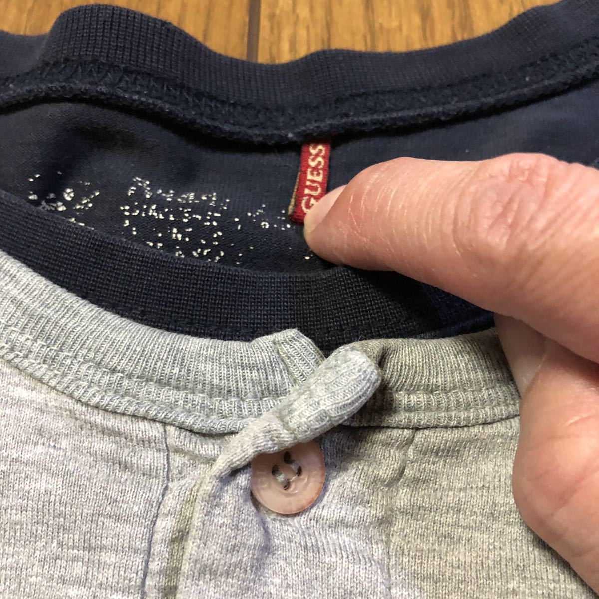 Paypayフリマ Lサイズ Guess ゲス 古着長袖tシャツ ロンt ヘンリーネック韓国製 グレー ネイビー Paypayフリマ Lサイズ Guess ゲス 古着長袖tシャツ ロンt ヘンリーネック韓国製 グレー ネイビー