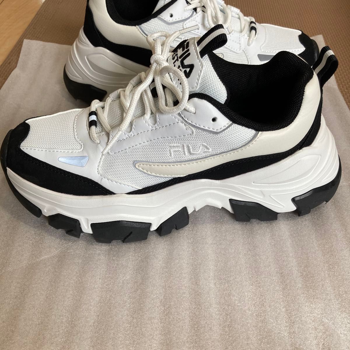 FILA 優里コラボ スニーカー 24cm|Yahoo!フリマ(旧PayPayフリマ) FILA 優里コラボ スニーカー 24cm|Yahoo!フリマ(旧PayPayフリマ)