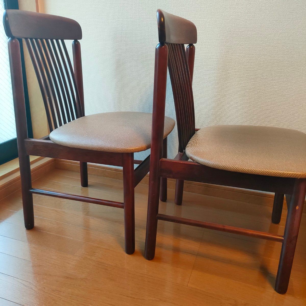 昭和レトロ カリモク ダイニングチェア 木製椅子 2脚セット 昭和レトロ カリモク ダイニングチェア 木製椅子 2脚セット