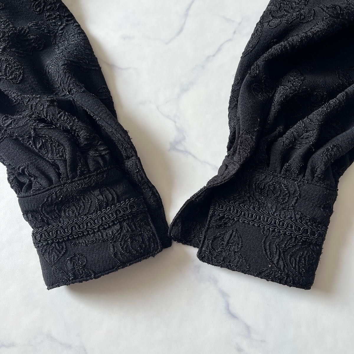 極美品】Herlipto ハーリップトゥ Modern Lace Trimmed Long 極美品】Herlipto ハーリップトゥ Modern Lace Trimmed Long