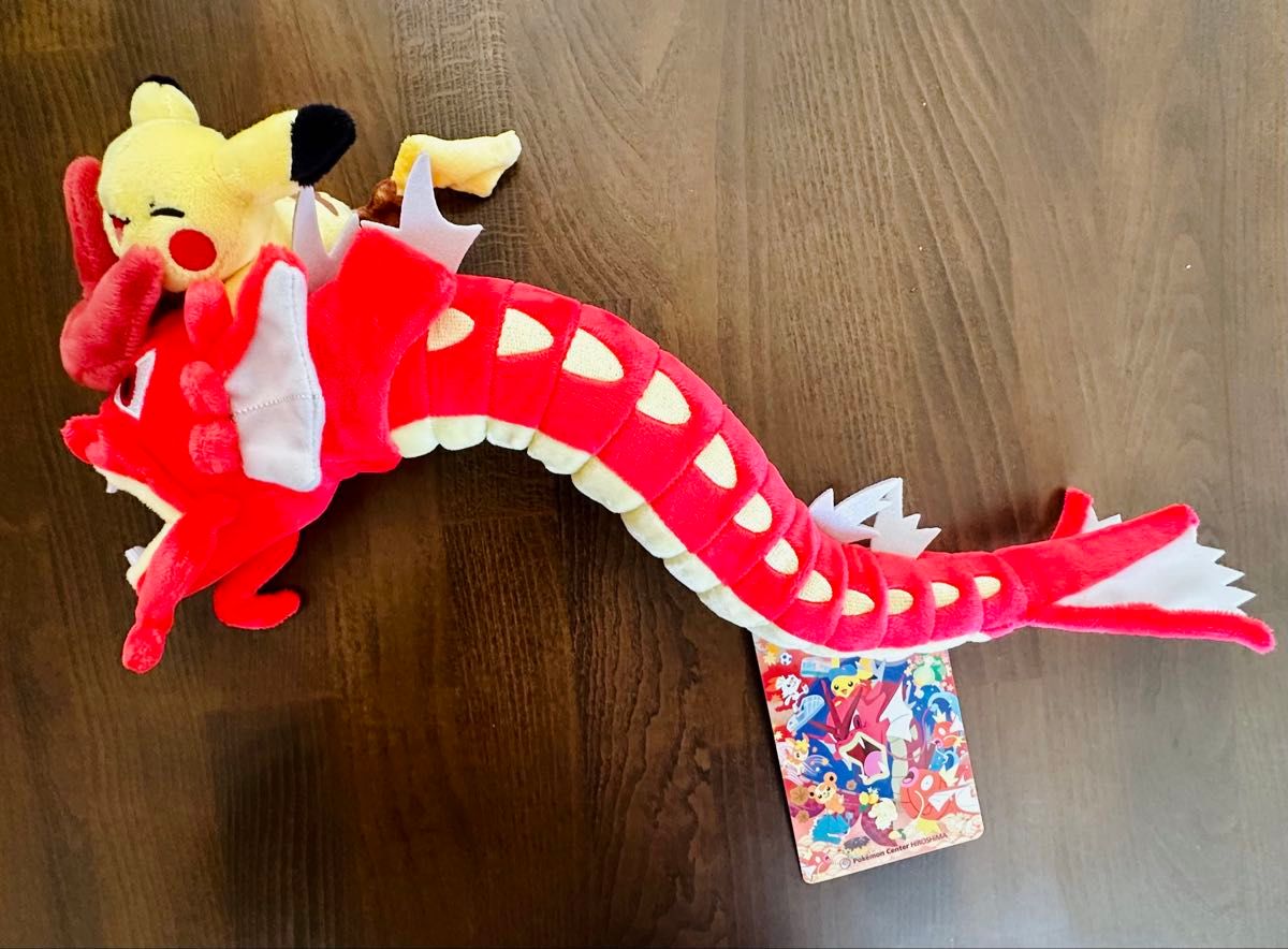 ポケモンセンターヒロシマ 赤いギャラドスとピカチュウ ポケモンセンターヒロシマ 赤いギャラドスとピカチュウ