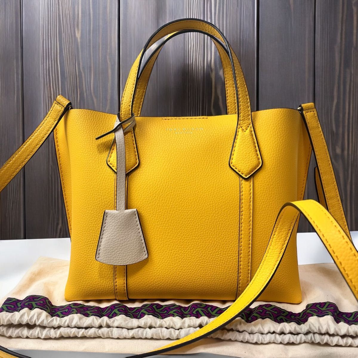 新品同様 TORY BURCH トリーバーチ ショルダーバッグ 2way 本革 新品同様 TORY BURCH トリーバーチ ショルダーバッグ 2way 本革