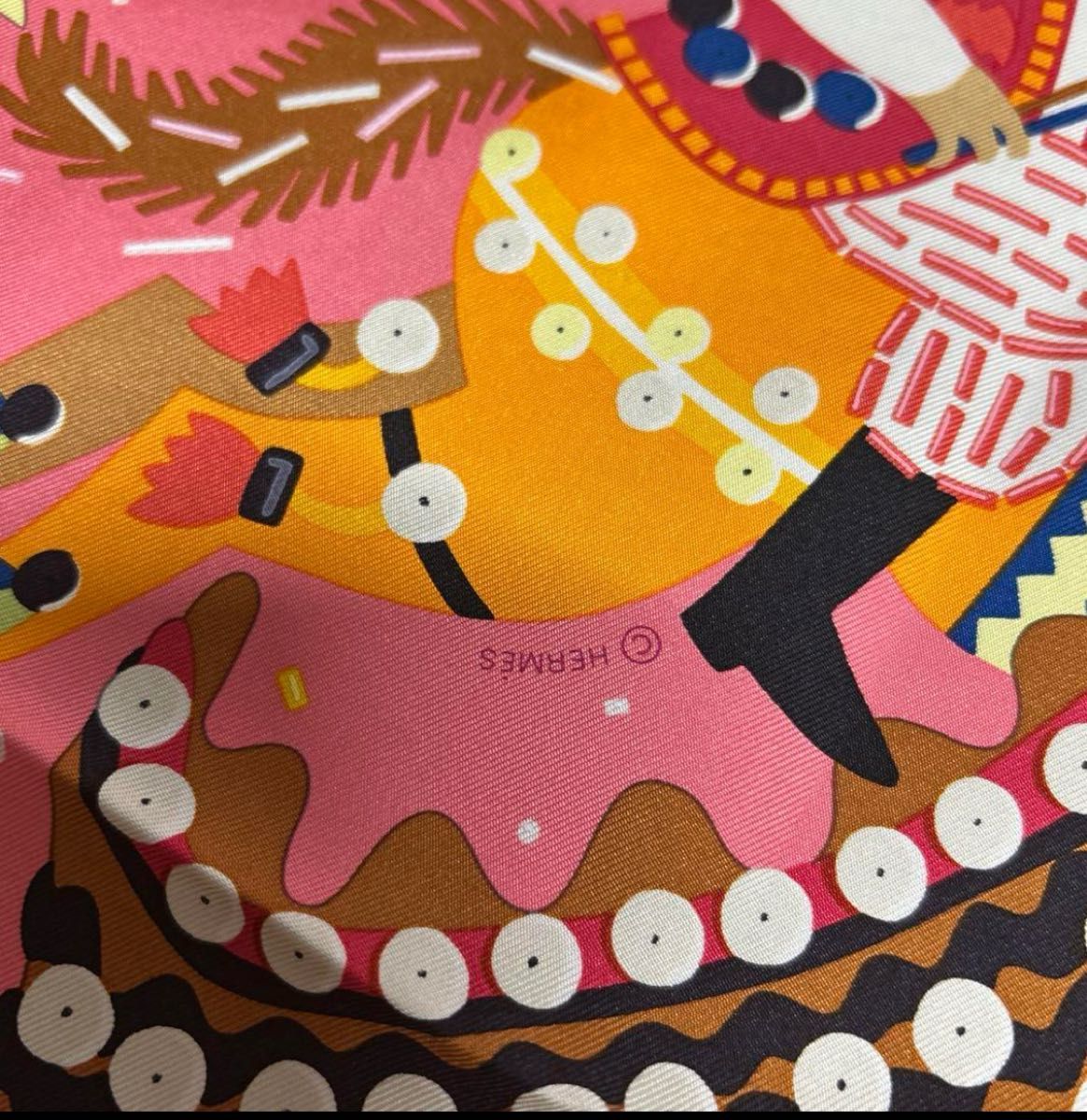 未使用品 HERMES エルメス カレ90 コスチューム・ドゥ・フェット 未使用品 HERMES エルメス カレ90 コスチューム・ドゥ・フェット