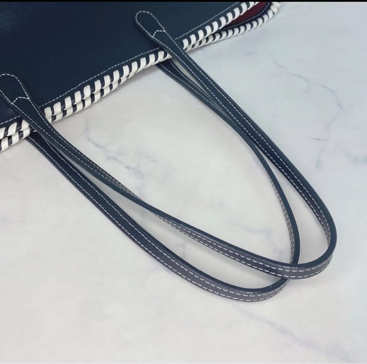 美品 》キタムラ 大型トート ポーチ付き 肩掛け 紺色 ネイビー 美品 》キタムラ 大型トート ポーチ付き 肩掛け 紺色 ネイビー