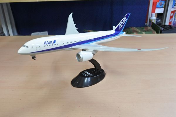 FW 1/200 ボーイング787 欠品あり ジャンク扱い 定660(民間 FW 1/200 ボーイング787 欠品あり ジャンク扱い 定660(民間
