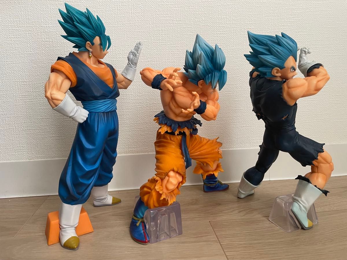 ドラゴンボール 一番くじ 孫悟空 ブルマ ベジータ まとめ売り ドラゴンボール 一番くじ 孫悟空 ベジータ 超サイヤ人ブルー A賞