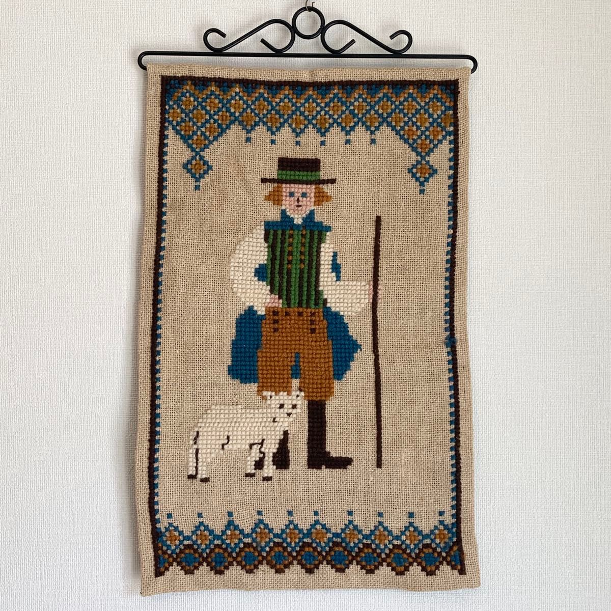 ヴィンテージ タペストリー 刺繍 ししゅう 北欧 仔羊 羊飼い ヴィンテージ タペストリー 刺繍 ししゅう 北欧 仔羊 羊飼い