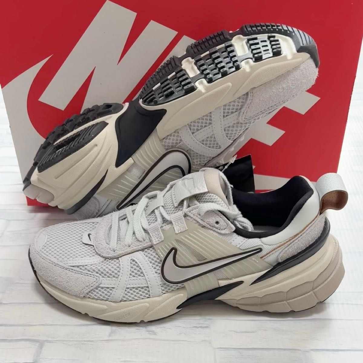 NIKE WMNS V2K RUN "PURE PLATINUM"ナイキ ウィメンズ V2Kラン 厚底 厚底スニーカー 新品箱付き