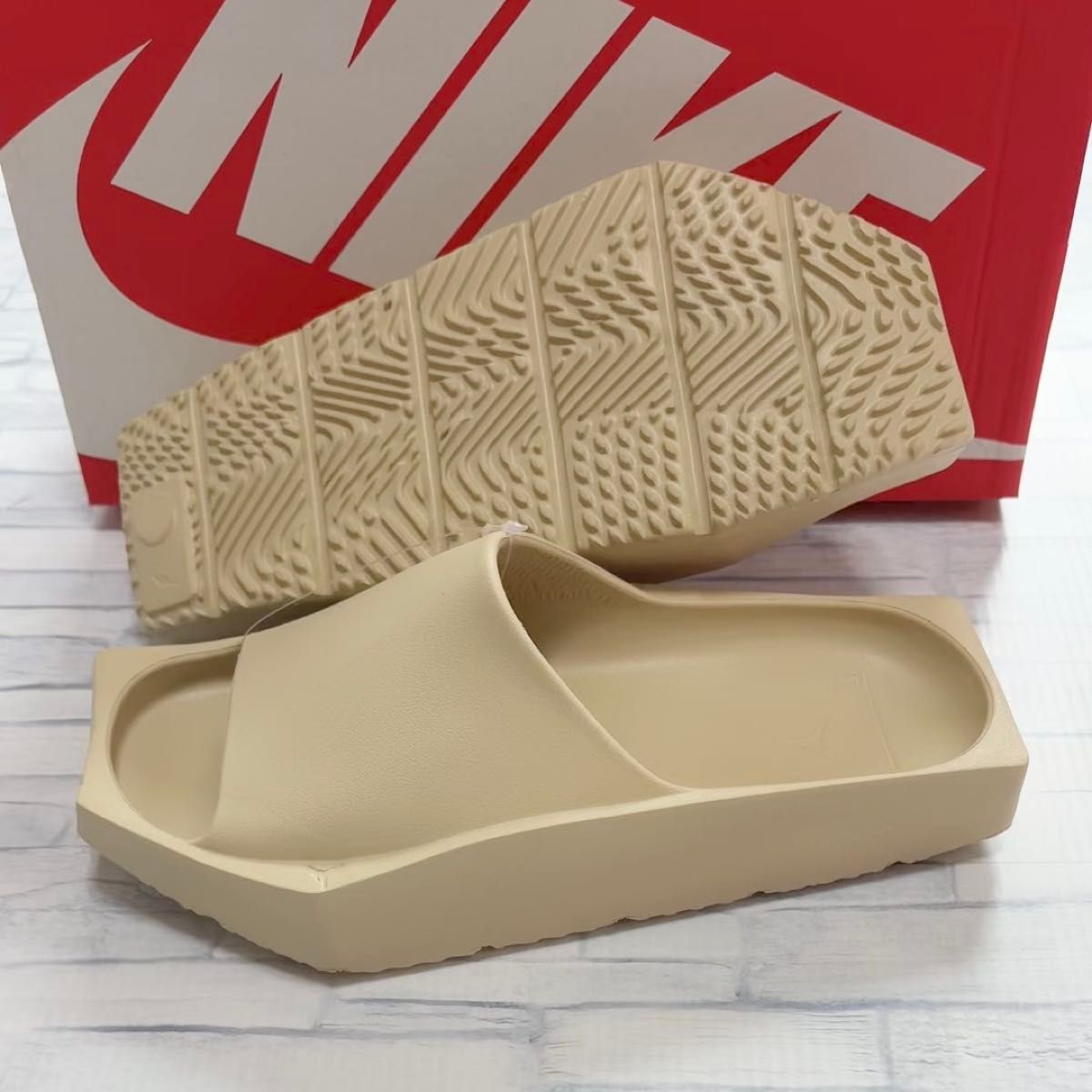 NIKE WMNS JORDAN HEX "TEAM GOLD" ナイキ ジョーダン ヘックス サンダル 厚底サンダル スライド