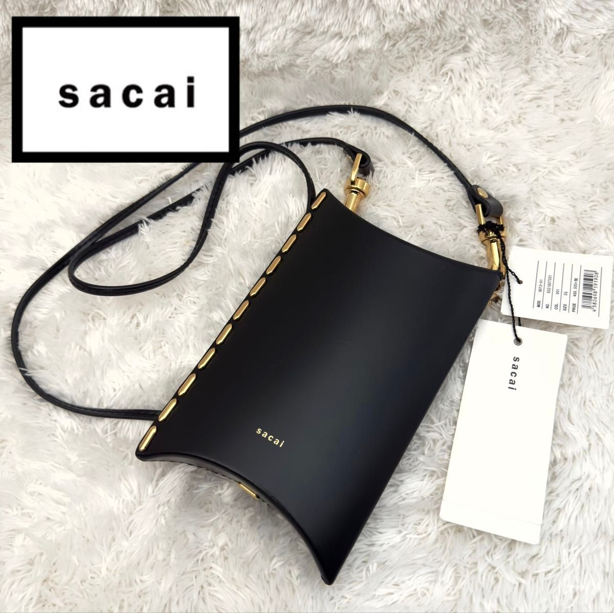 極美品 sacai ショルダーバッグ ゴールド金具 ピローボックス 黒 極美品 sacai ショルダーバッグ ゴールド金具 ピローボックス 黒