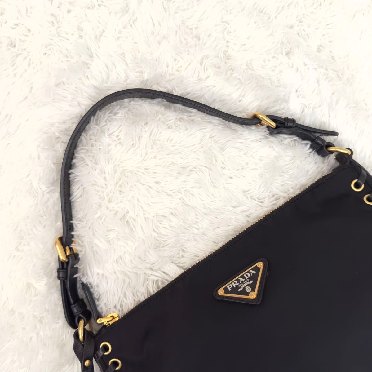 未使用級 PRADA プラダ ナイロン ワンショルダー 三角ロゴ 未使用級 PRADA プラダ ナイロン ワンショルダー 三角ロゴ
