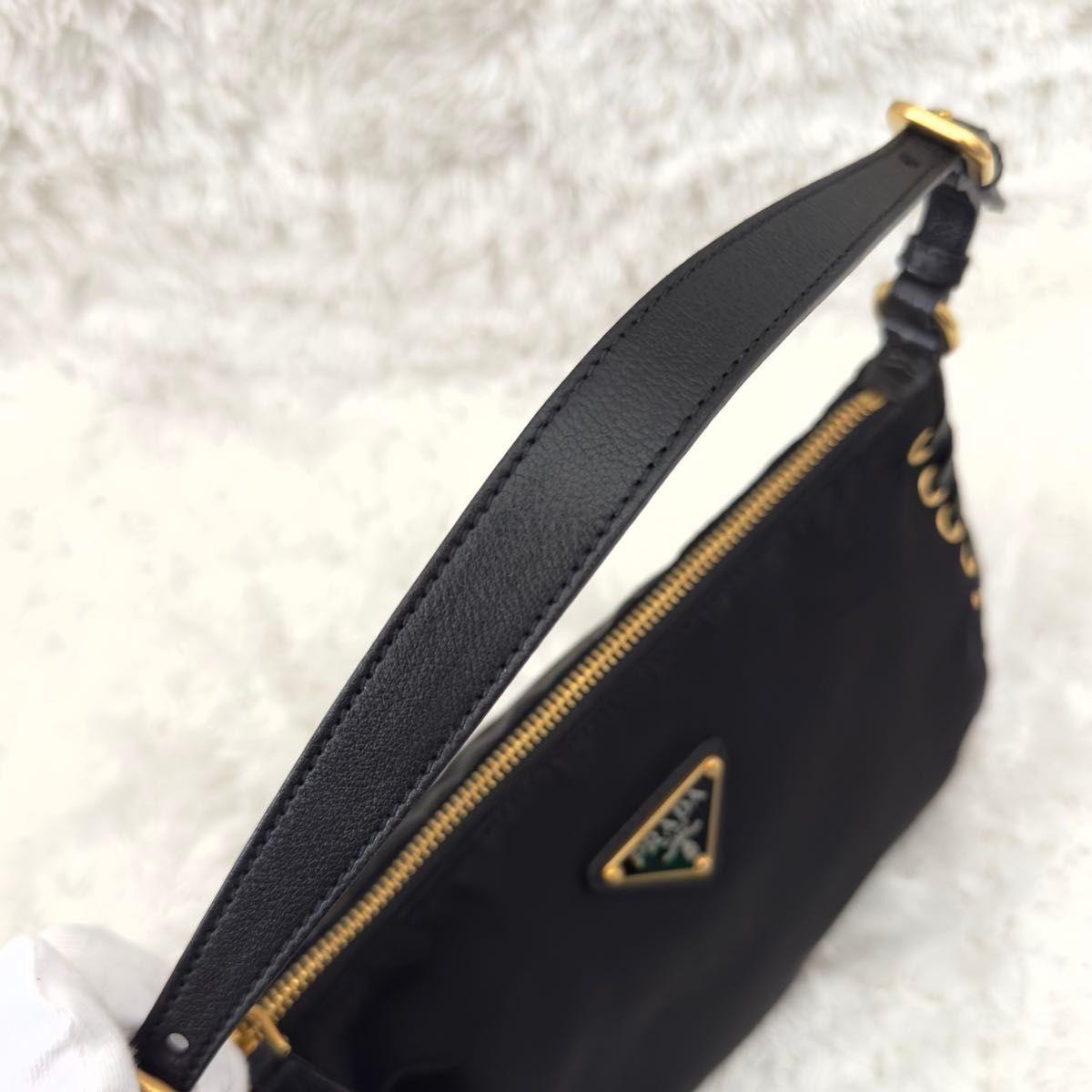 未使用級 PRADA プラダ ナイロン ワンショルダー 三角ロゴ 未使用級 PRADA プラダ ナイロン ワンショルダー 三角ロゴ