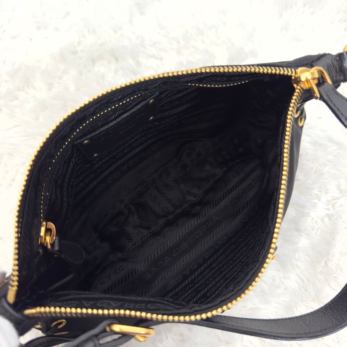未使用級 PRADA プラダ ナイロン ワンショルダー 三角ロゴ 未使用級 PRADA プラダ ナイロン ワンショルダー 三角ロゴ