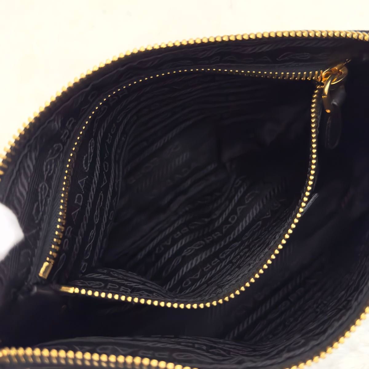 未使用級 PRADA プラダ ナイロン ワンショルダー 三角ロゴ 未使用級 PRADA プラダ ナイロン ワンショルダー 三角ロゴ