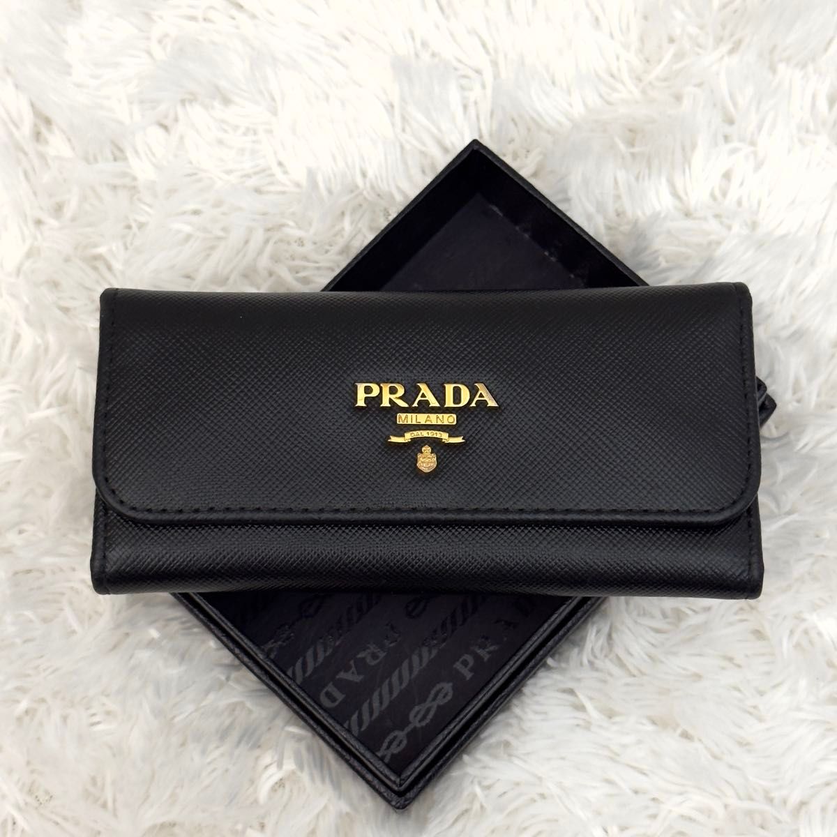 美品 PRADA プラダ サフィアーノ ゴールド金具 キーケース 6連 美品 PRADA プラダ サフィアーノ ゴールド金具 キーケース 6連