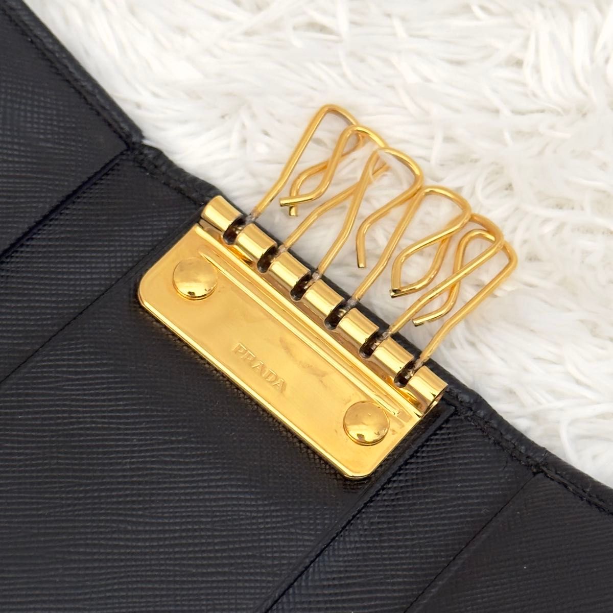 美品 PRADA プラダ サフィアーノ ゴールド金具 キーケース 6連 美品 PRADA プラダ サフィアーノ ゴールド金具 キーケース 6連