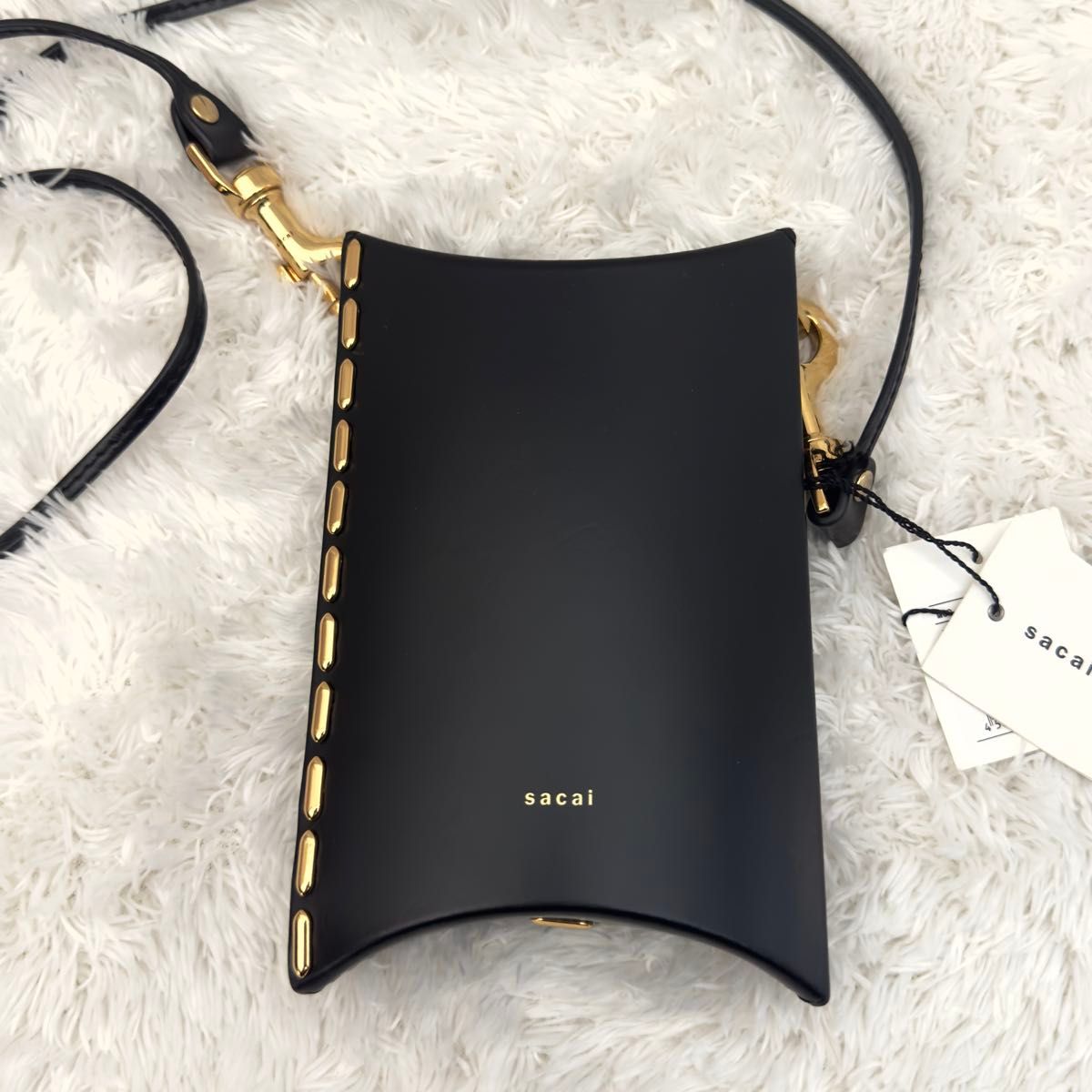 極美品 sacai ショルダーバッグ ゴールド金具 ピローボックス 黒 極美品 sacai ショルダーバッグ ゴールド金具 ピローボックス 黒