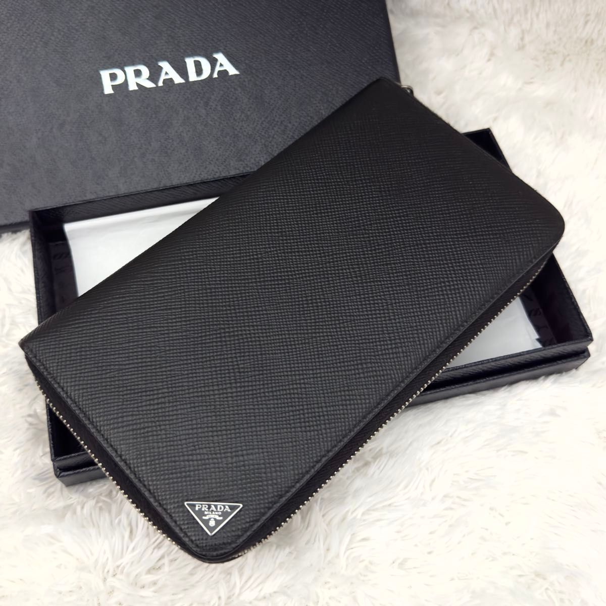 極上美品 PRADA プラダ サフィアーノ 財布 ラウンドファスナー 極上美品 PRADA プラダ サフィアーノ 財布 ラウンドファスナー