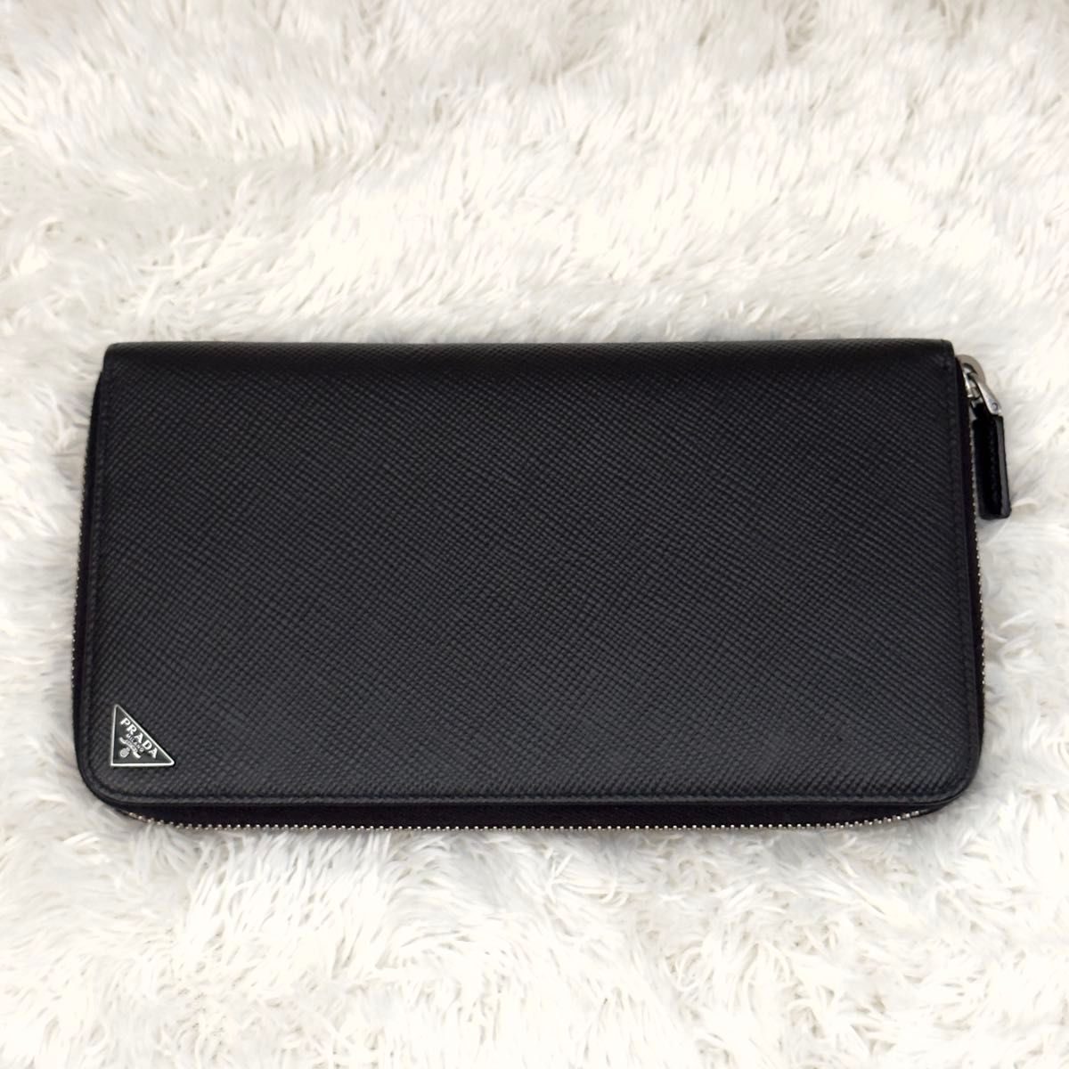 極上美品 PRADA プラダ サフィアーノ 財布 ラウンドファスナー 極上美品 PRADA プラダ サフィアーノ 財布 ラウンドファスナー