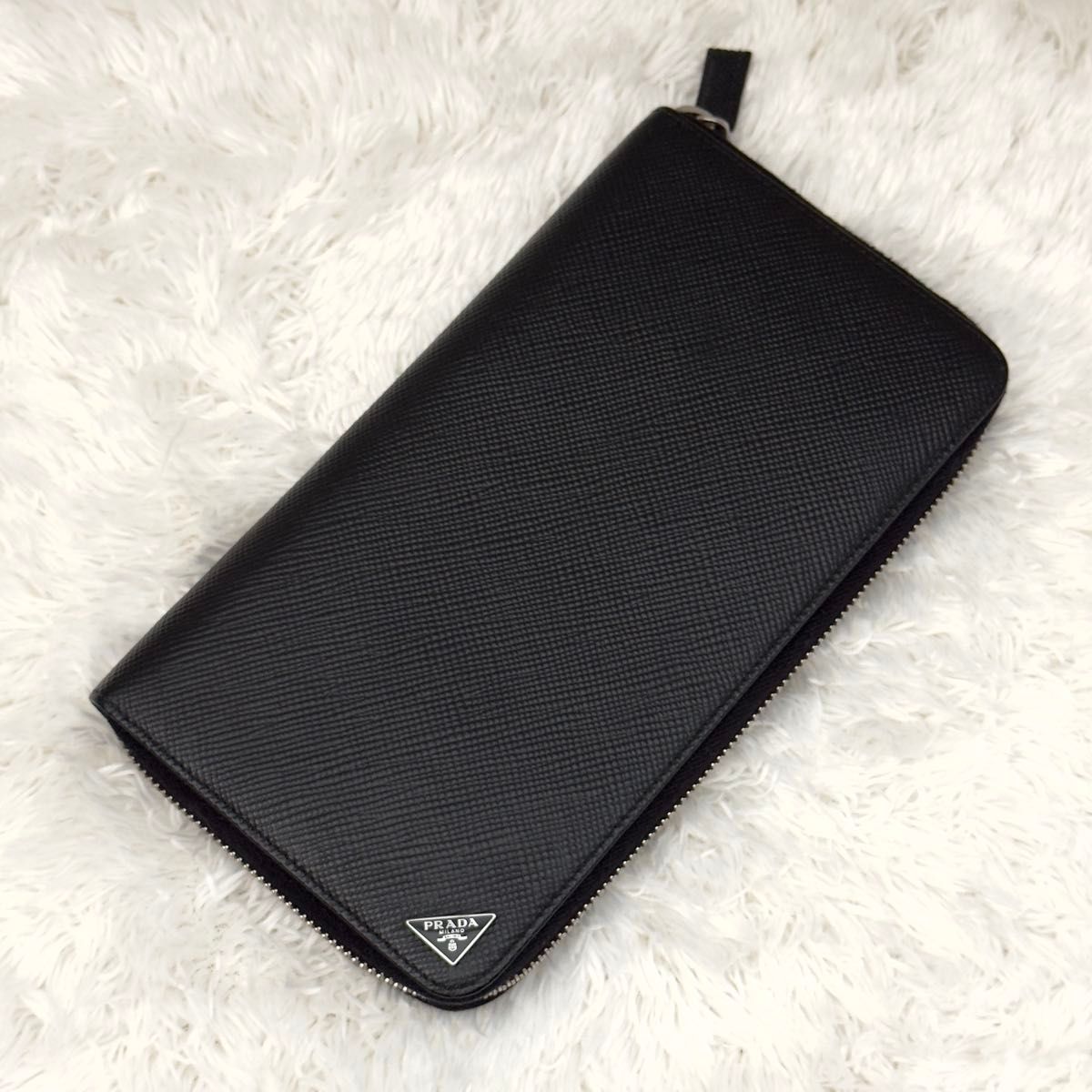 極上美品 PRADA プラダ サフィアーノ 財布 ラウンドファスナー 極上美品 PRADA プラダ サフィアーノ 財布 ラウンドファスナー
