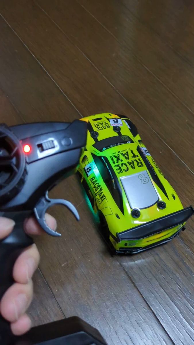 ラジコンカー 1/18スケール ホイラータイプリモコン