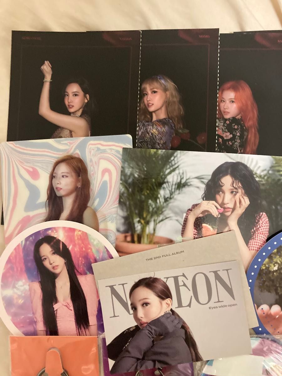 TWICE 缶バッジ フォトカード トレカ キーホルダー|Yahoo TWICE 缶バッジ フォトカード トレカ キーホルダー|Yahoo
