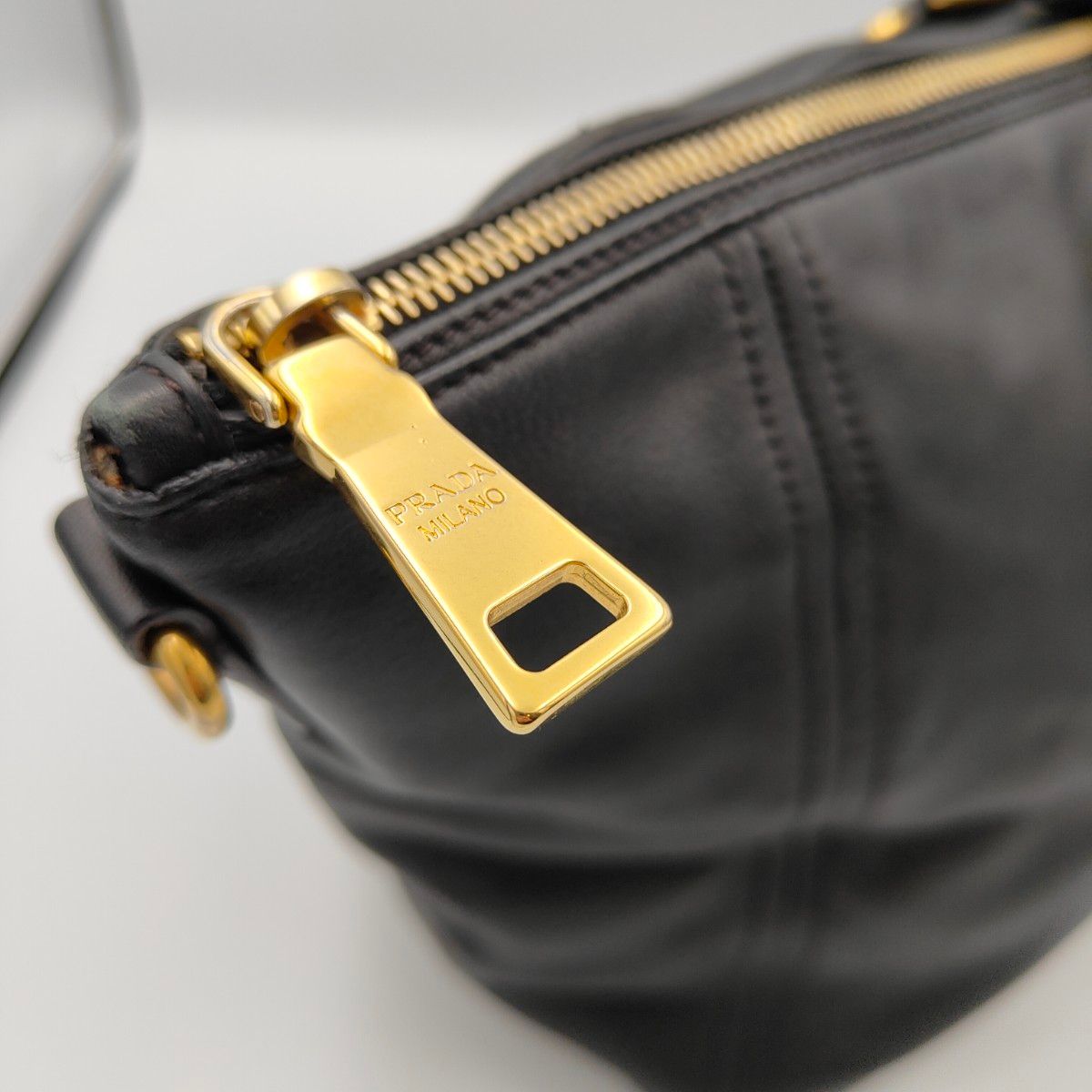 美品 Gカード付 プラダ オールレザー ハンドバッグ ブランドタグ 美品 Gカード付 プラダ オールレザー ハンドバッグ ブランドタグ