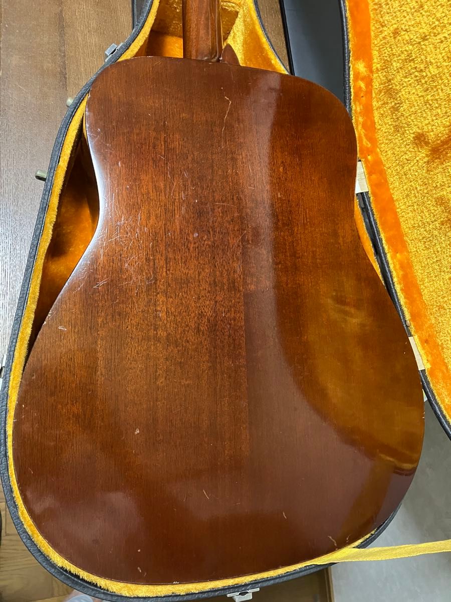 1968年製【最初期赤ラベル】YAMAHA FG180 釣鐘 長体ロゴ 弦高2 8 1968年製【最初期赤ラベル】YAMAHA FG180 釣鐘 長体ロゴ 弦高2 8